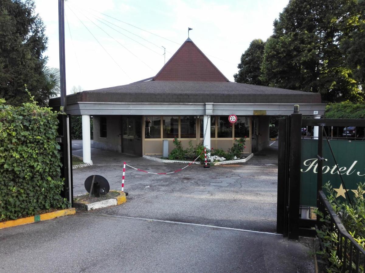 Hotel Motel Est Peschiera Borromeo Exterior photo