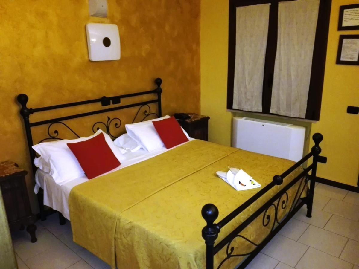 Hotel Motel Est Peschiera Borromeo Exterior photo